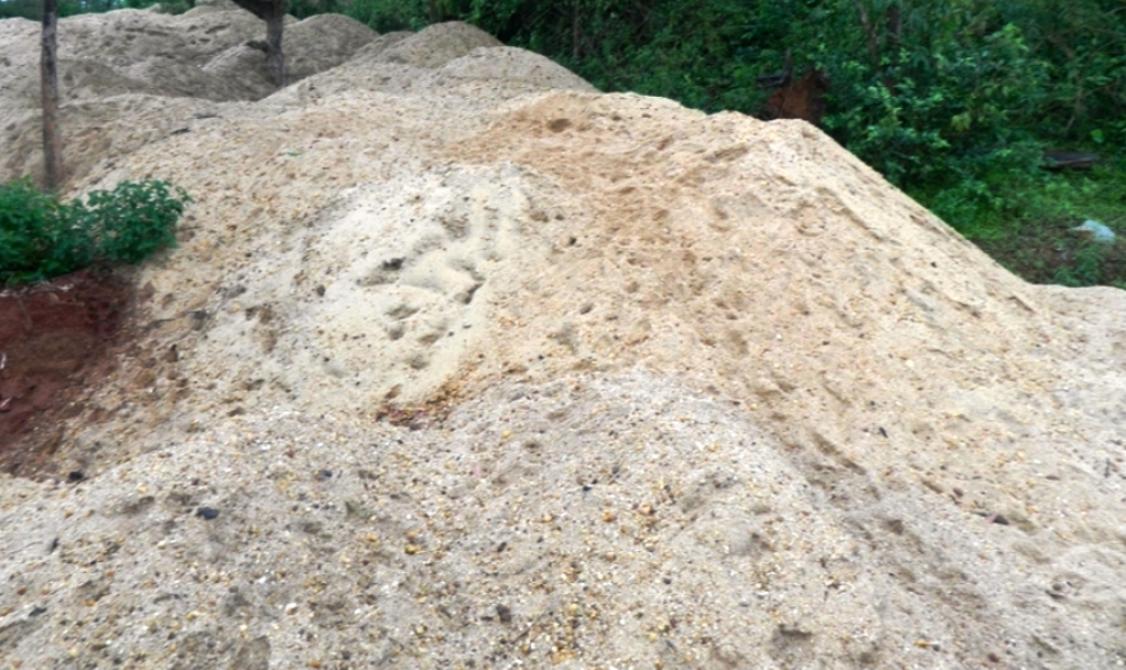 ಮರಳು ಗ್ರಾಹಕರಿಂದ ಹೆಚ್ಚುವರಿ ಹಣ ವಸೂಲಿ: ಲಾರಿ ಮಾಲಕರ ದರ್ಬಾರು